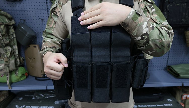plate-carrier-with-mag-pouches-for-men