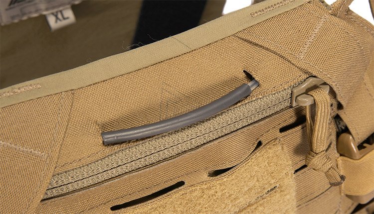 plate-carrier-with-pouches-coyote-brown